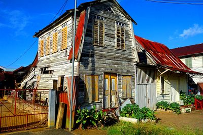 Building, Suriname Download Jigsaw Puzzle