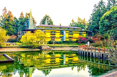 Yellow Building Download Jigsaw Puzzle