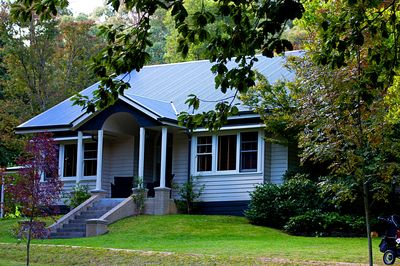 Suburban House Download Jigsaw Puzzle