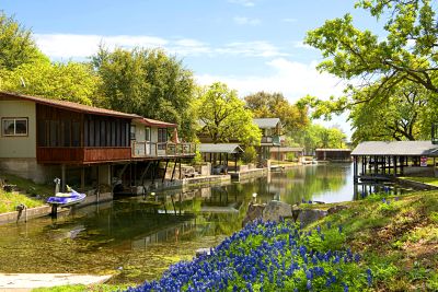 Waterfront Cabins Download Jigsaw Puzzle