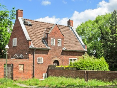 Rural Brick Cottage Download Jigsaw Puzzle