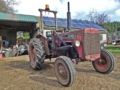 Old Tractor Download Jigsaw Puzzle