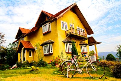 Yellow House Download Jigsaw Puzzle